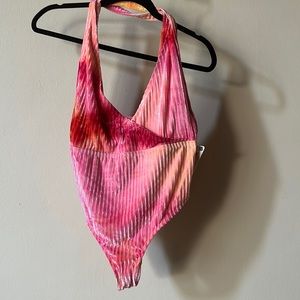 NWT DIPPIN DAISYS  TIE DYE OMBRÉ REVIBE ONE PIECE SWIMSUIT